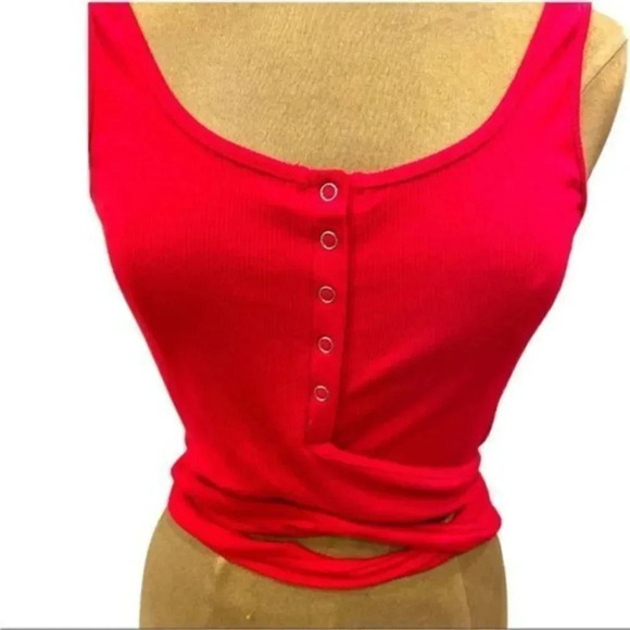 NWOTÂ RIBBED HALF BUTTON TIE AROUND CROP TOPâRED, O/S FITS UP TO 36DDD - Picture 5 of 9